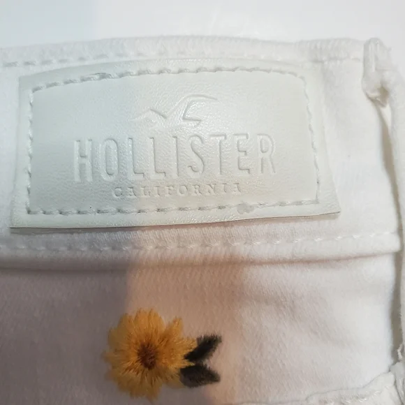 Hollister girls white shorts 23" waist Flower embroidery with tan t-shirt. - Picture 10 of 11